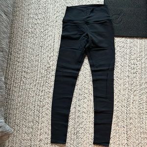 Alo Yoga 7/8 High-Waist Airbrush Legging in XS